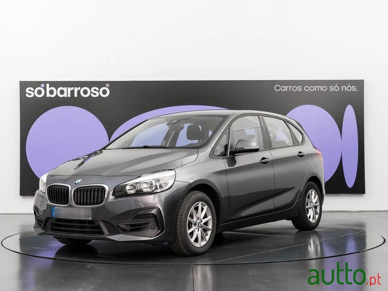 2020' BMW 216 Active Tourer photo #2