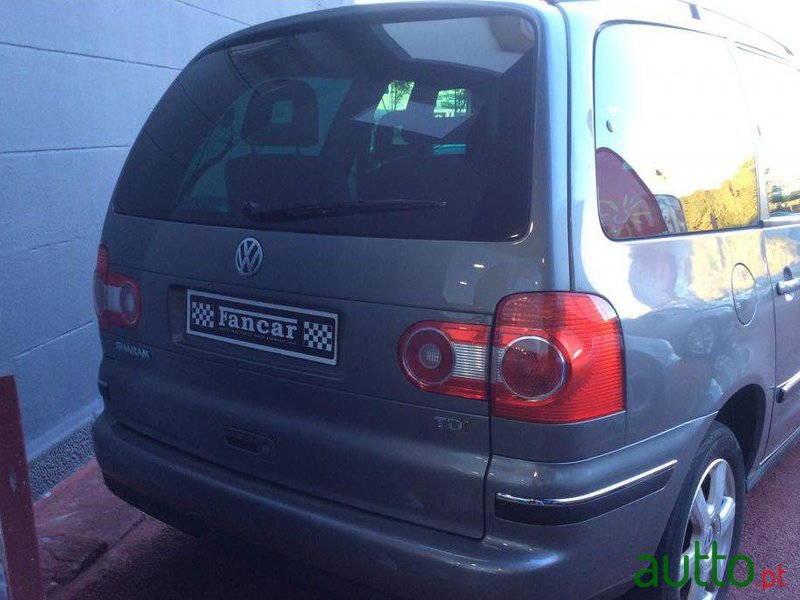 2005' Volkswagen Sharan 1.9 TDi Highline Tip photo #2