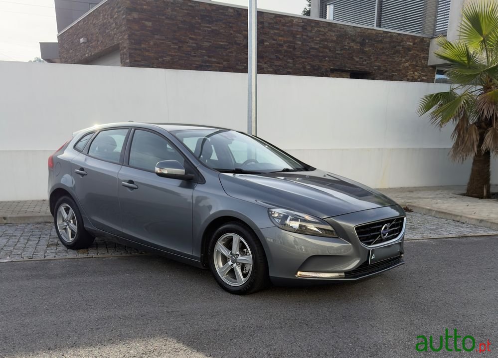 2014' Volvo V40 photo #1