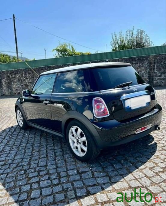 2011' MINI Cooper photo #4