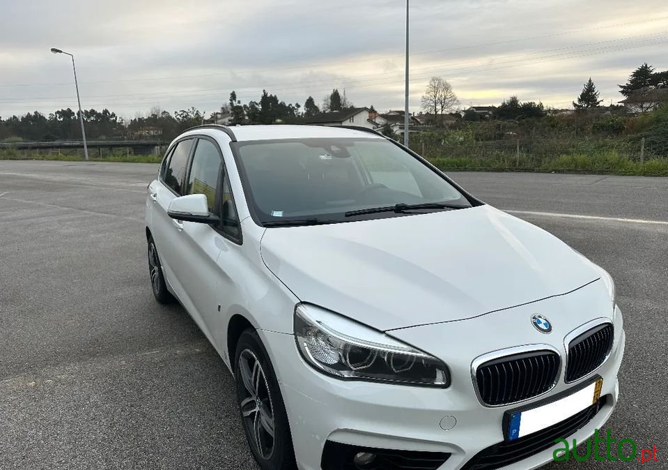 2017' BMW 225Xe Active Tourer photo #1