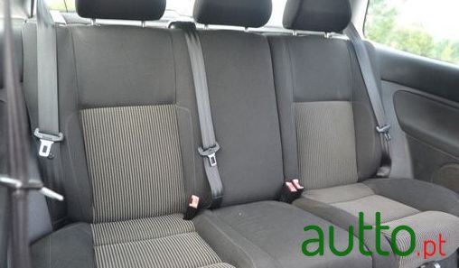 2001' Volkswagen Golf photo #5