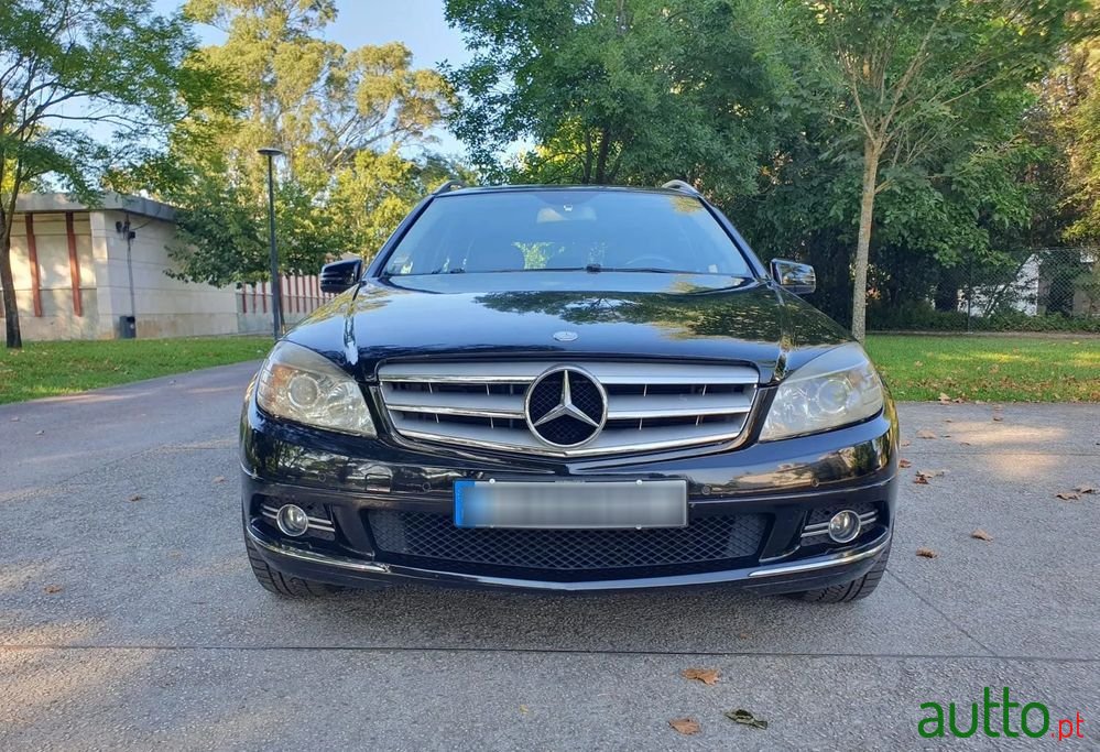 2010' Mercedes-Benz Classe C photo #1