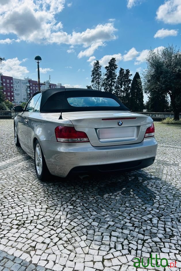 2009' BMW Série 1 D Aut. Sport Line photo #4