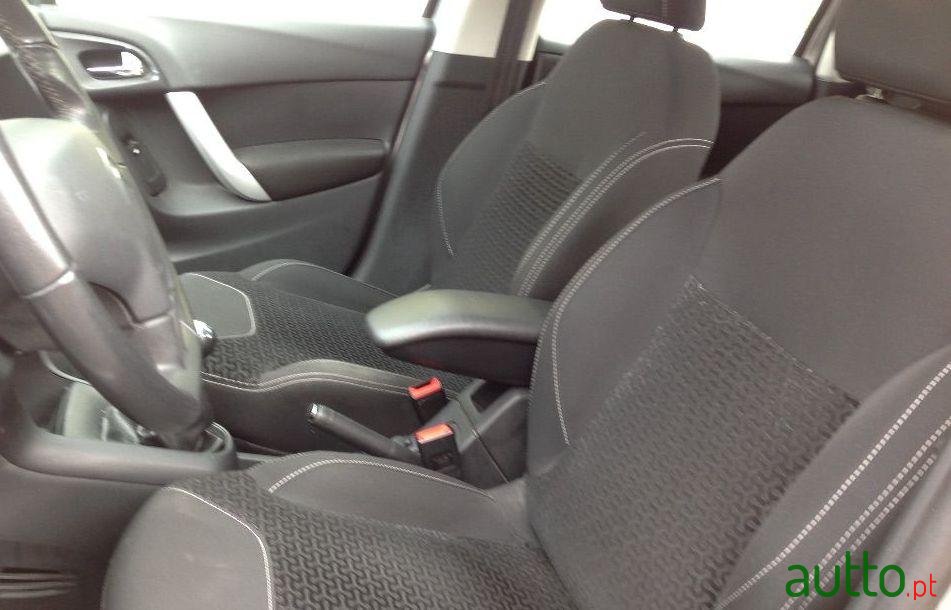 2010' Citroen C3 photo #3