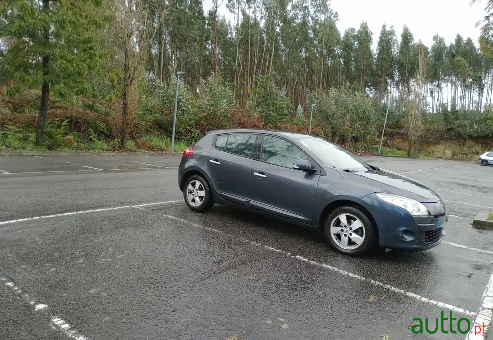 2010' Renault Megane photo #4