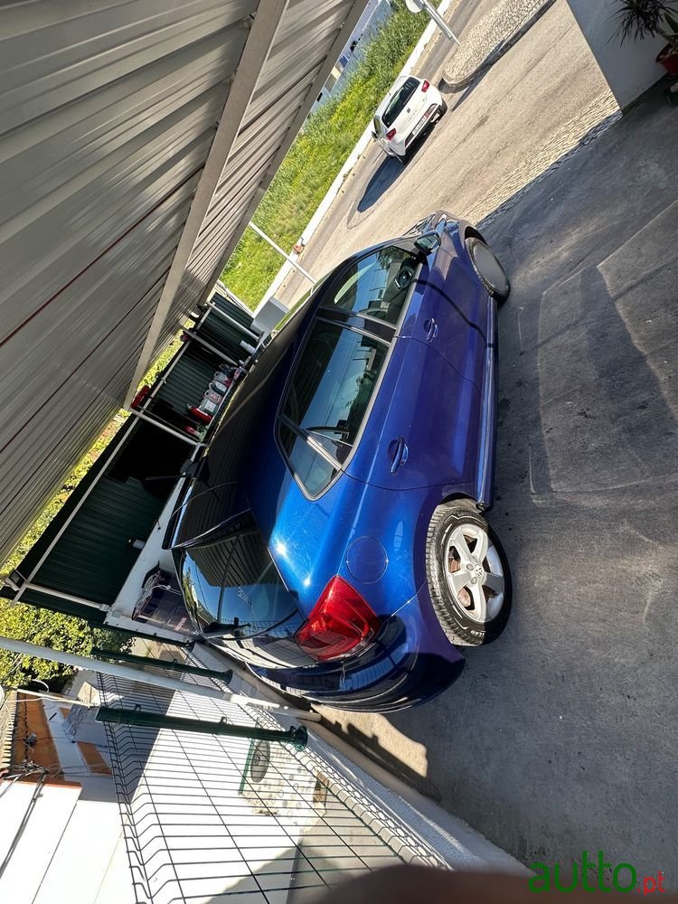 2011' Volkswagen Polo 1.6 Tdi Highline photo #4