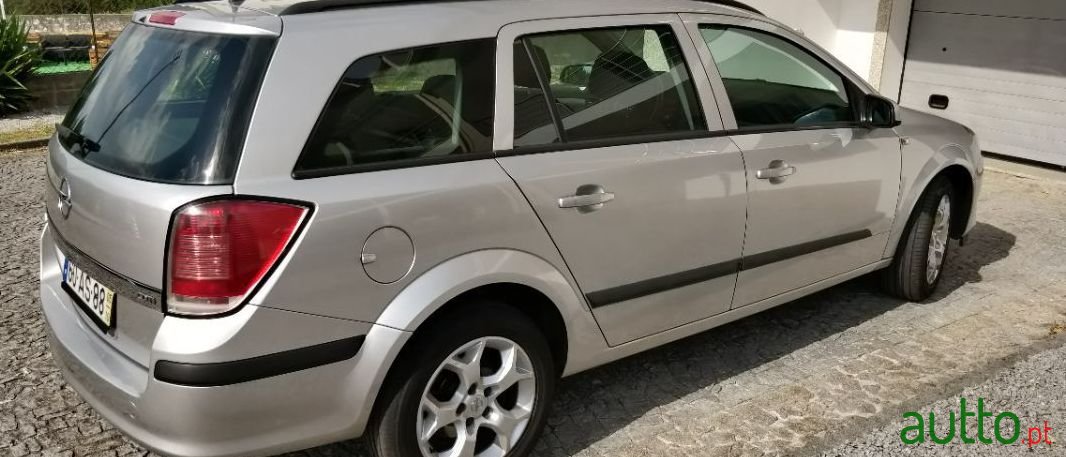 2005' Opel Astra Caravan photo #4