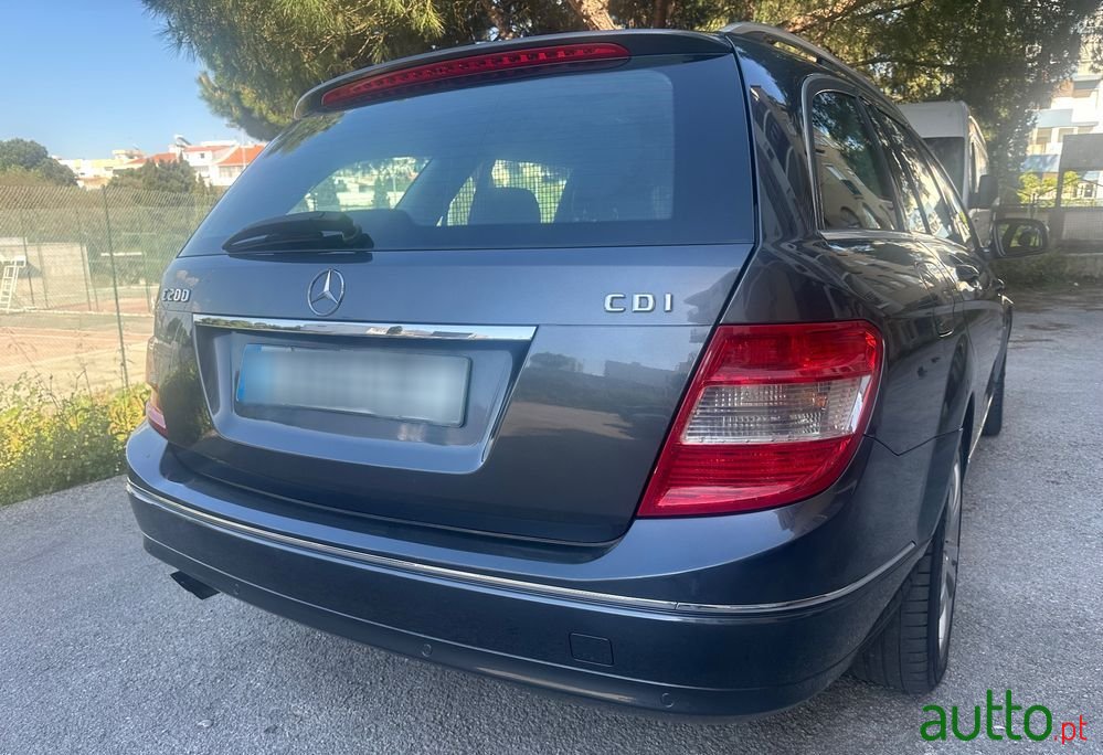 2008' Mercedes-Benz Classe C photo #2