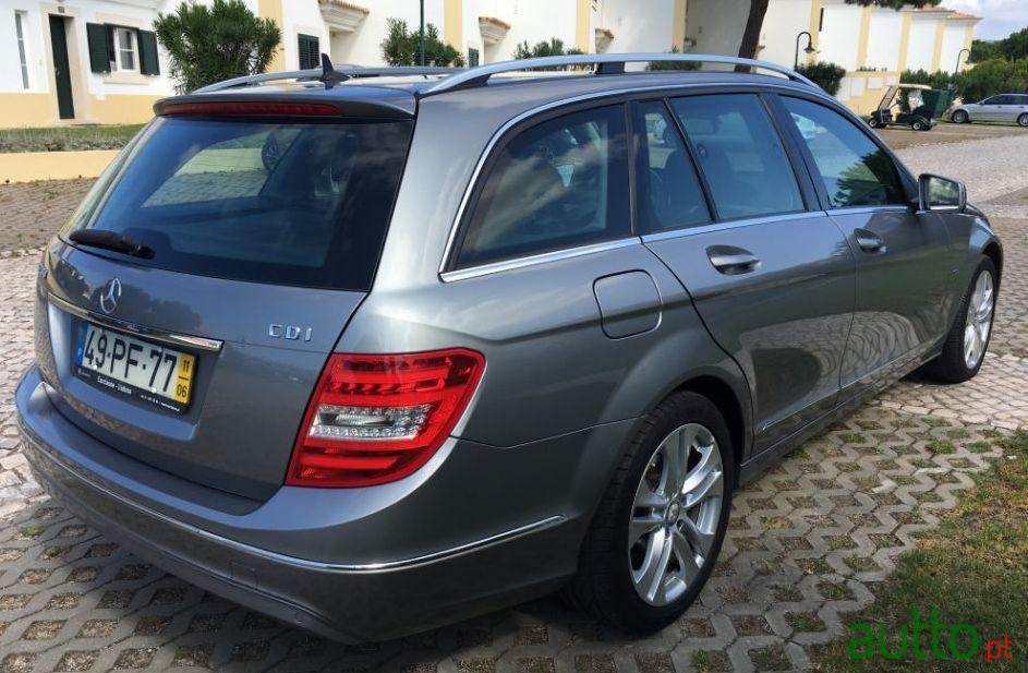 2011' Mercedes-Benz C-200 photo #2