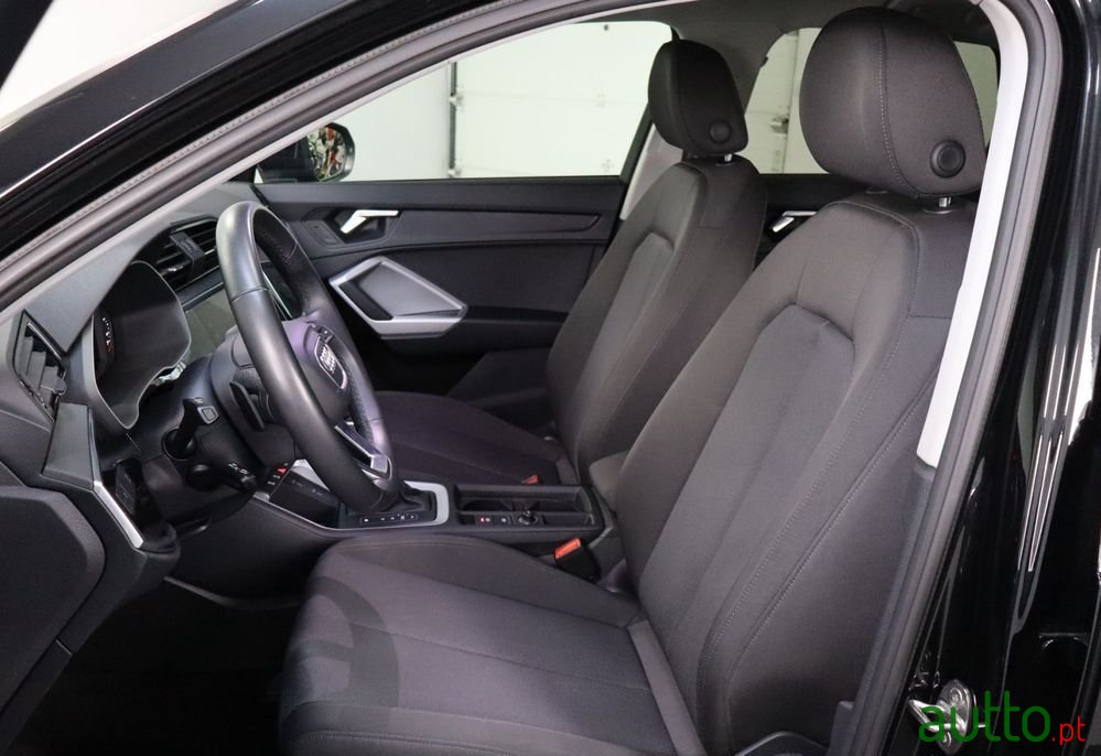 2023' Audi Q3 S Tronic photo #5