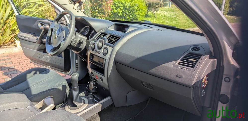 2003' Renault Megane Break photo #3