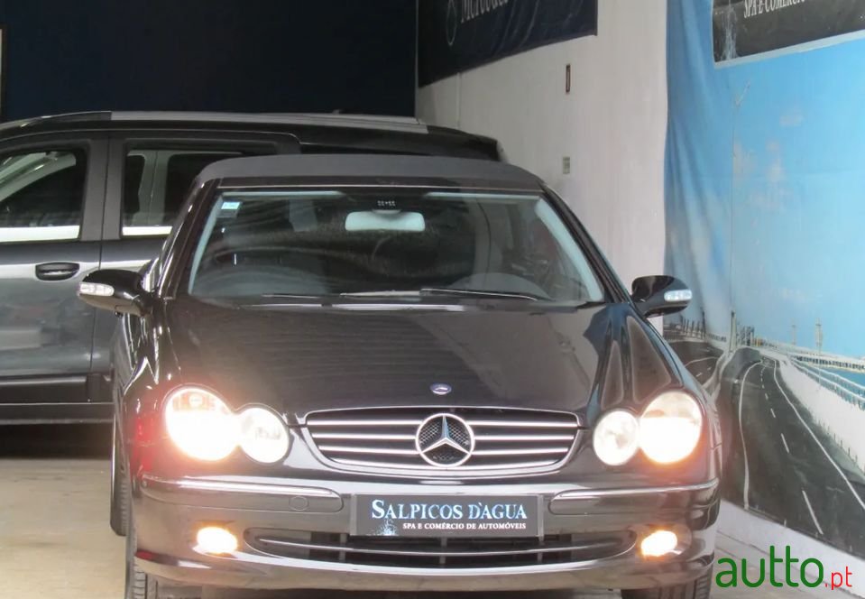 2004' Mercedes-Benz Clk-200 photo #2