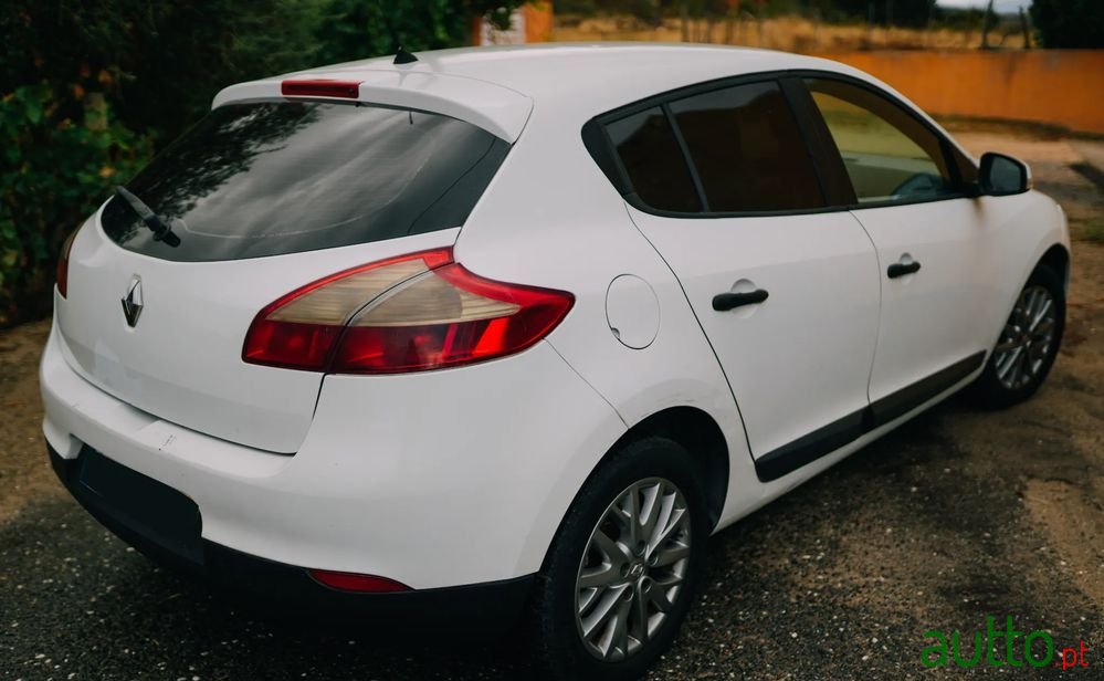 2010' Renault Megane photo #3