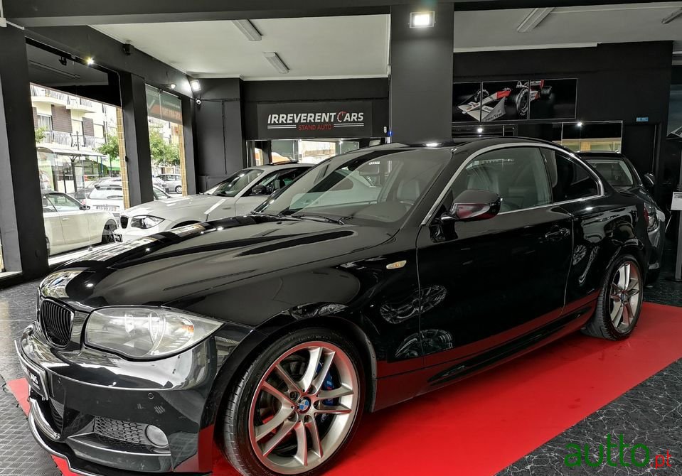 2011' BMW 118 photo #1