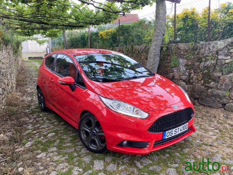 2015' Ford Fiesta photo #5