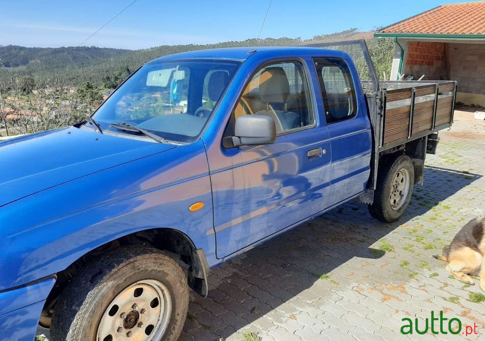 2004' Mazda B2500 photo #1