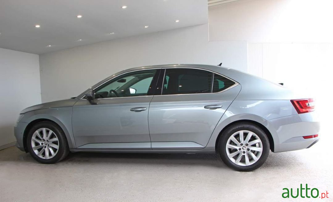 2016' Skoda Superb photo #4