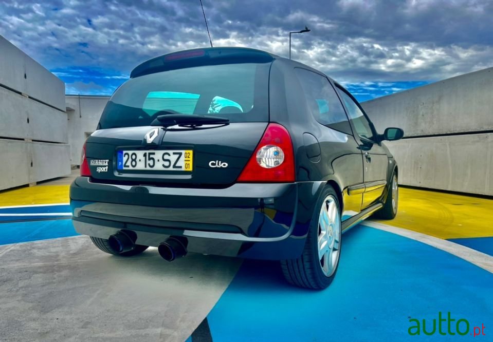2001' Renault Clio Sport photo #4