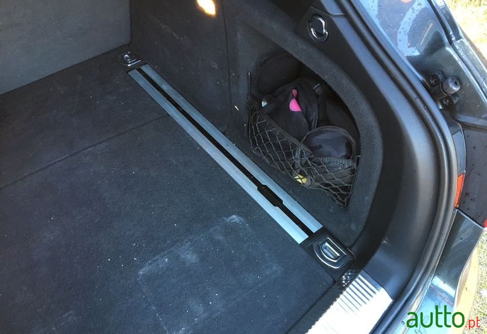 2012' Audi A4 Avant photo #2