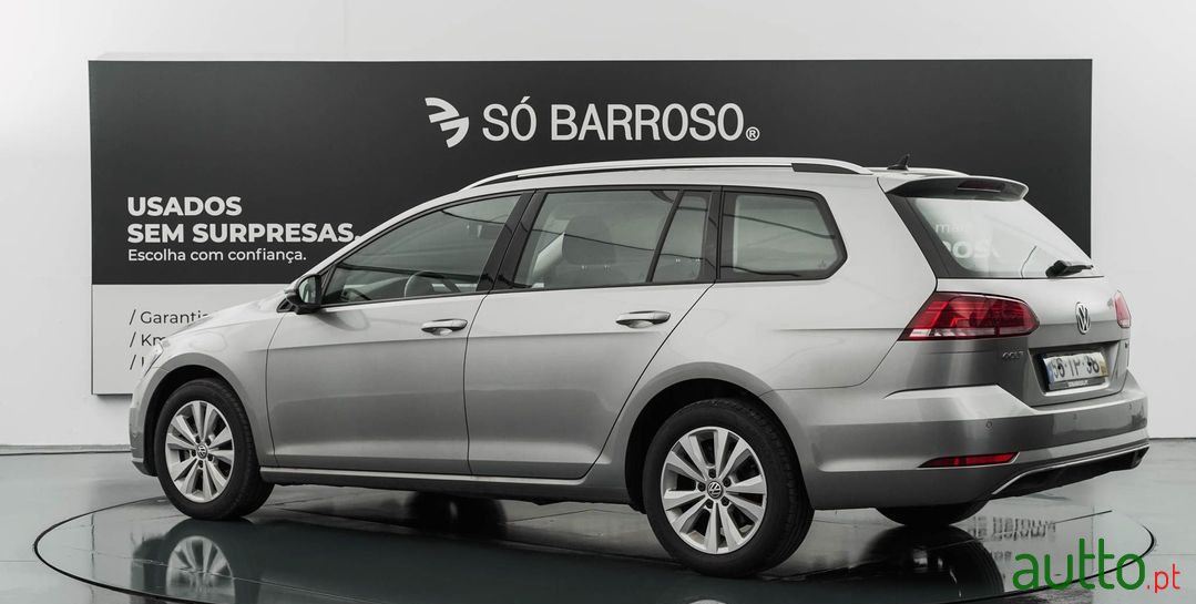 2017' Volkswagen Golf photo #3