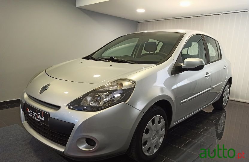 2009' Renault Clio photo #1