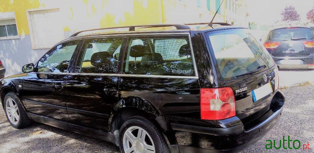 2001' Volkswagen Passat Variant photo #3
