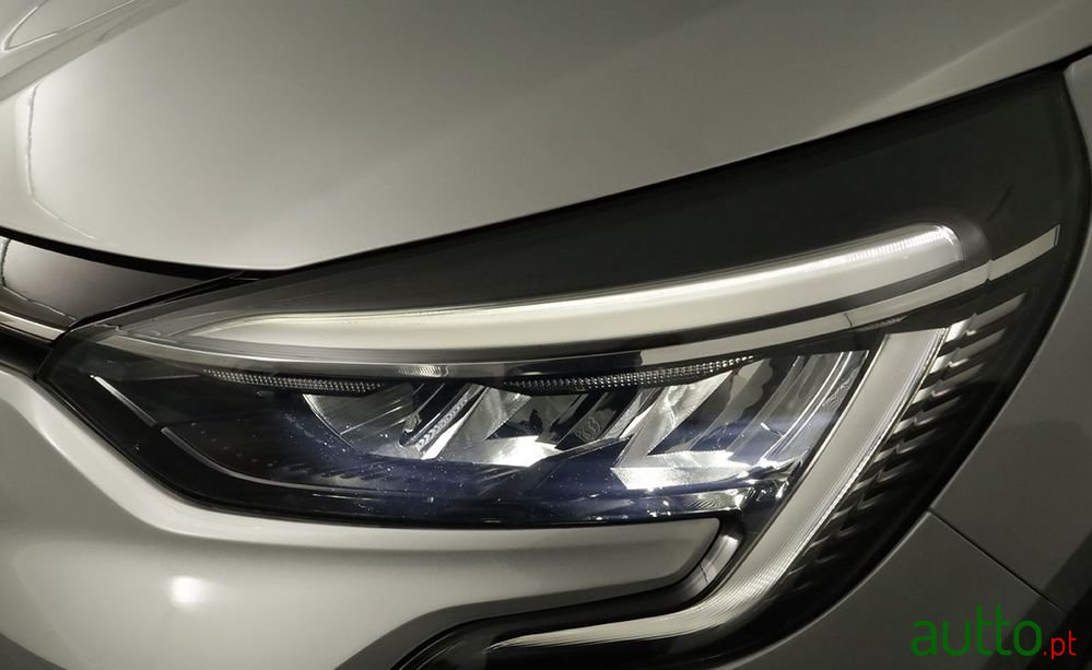 2023' Renault Clio photo #6