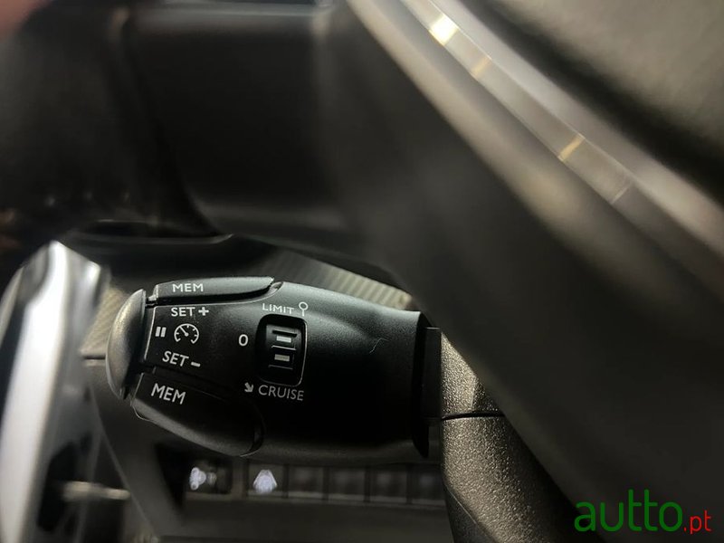 2022' Peugeot 208 photo #6