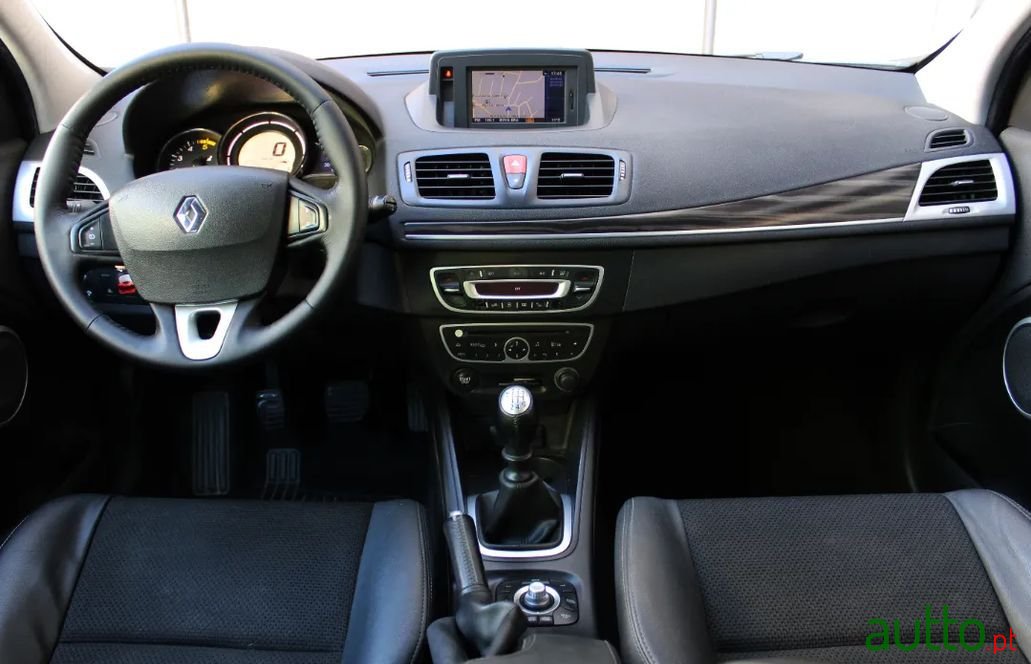 2010' Renault Megane Sport Tourer photo #5