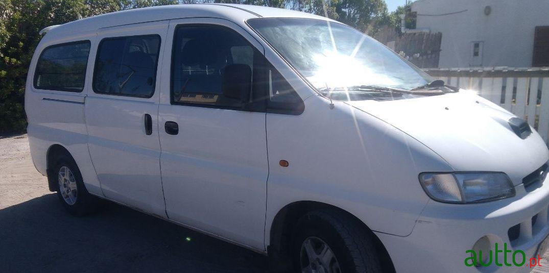 2000' Hyundai H-1 6Lugares photo #2
