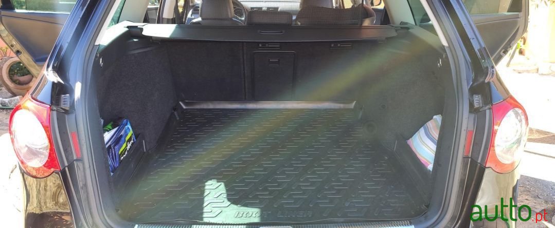 2009' Volkswagen Passat Variant photo #4