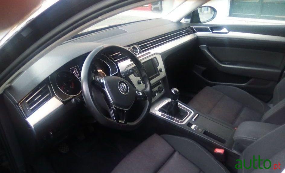 2016' Volkswagen Passat Confortline photo #2