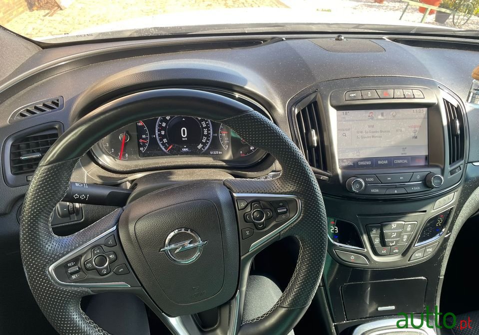 2015' Opel Insignia Sports Tourer photo #3