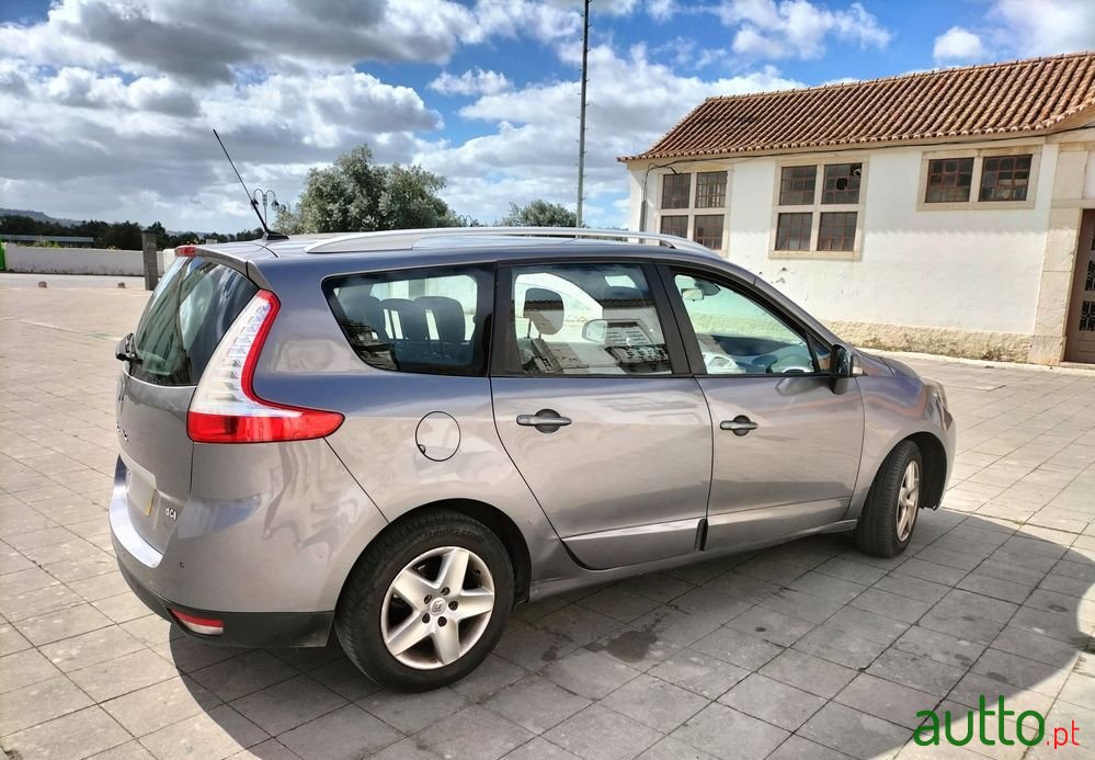 2016' Renault Grand Scenic photo #2