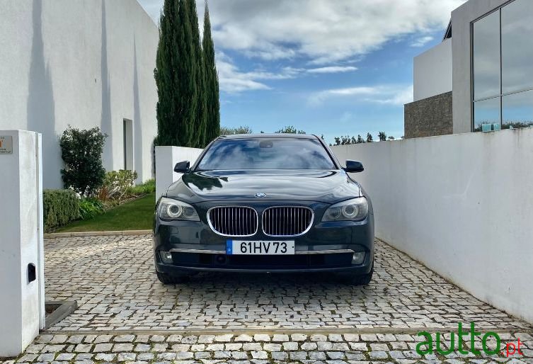 2009' BMW 730 Ver-D photo #1