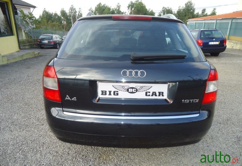 2002' Audi A4 Avant photo #2