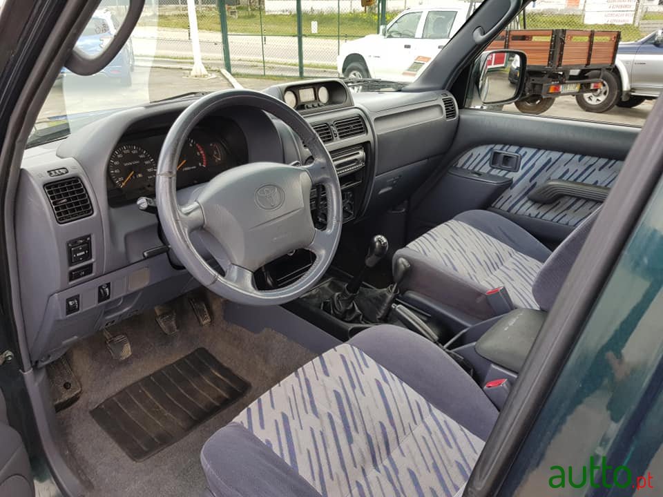 2001' Toyota Land Cruiser photo #1