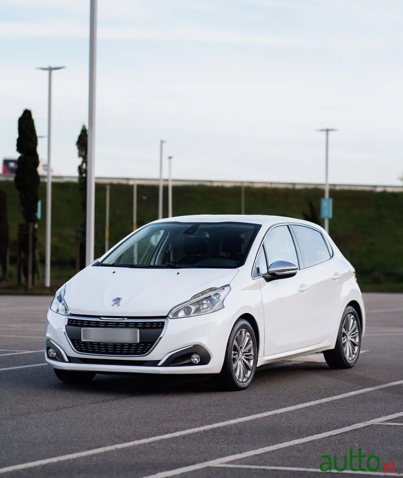 2015' Peugeot 208 1.6 Bluehdi Allure photo #5