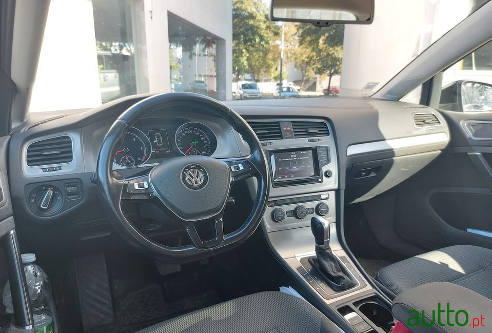 2015' Volkswagen Golf photo #4