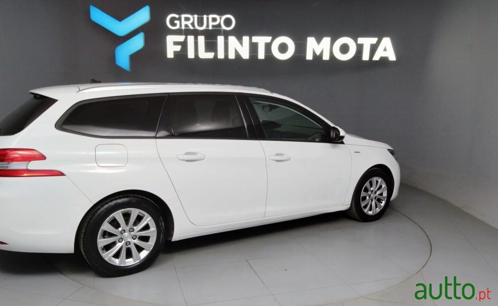 2020' Peugeot 308 Sw photo #2