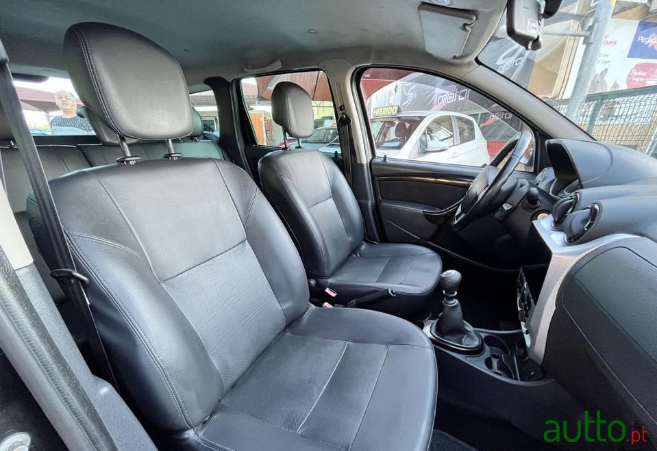 2010' Dacia Duster photo #6