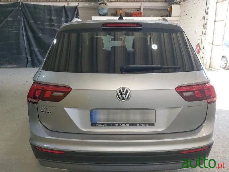 2021' Volkswagen Tiguan Allspace photo #5
