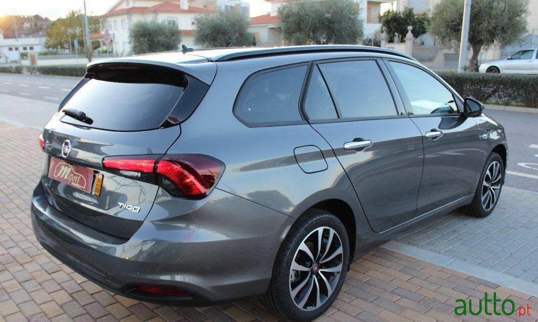 2019' Fiat Tipo Station Wagon photo #1