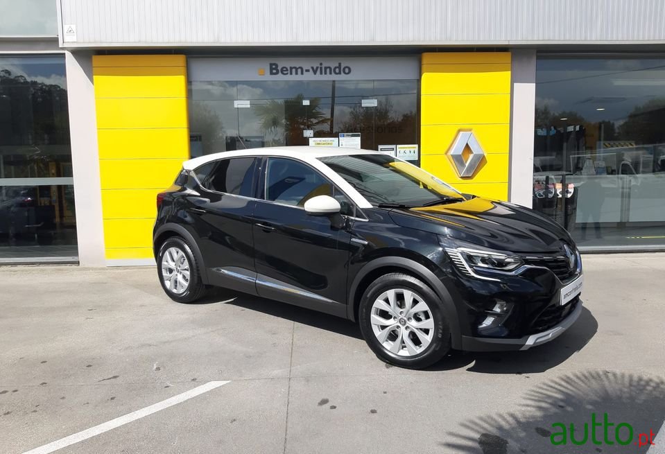 2021' Renault Captur photo #1