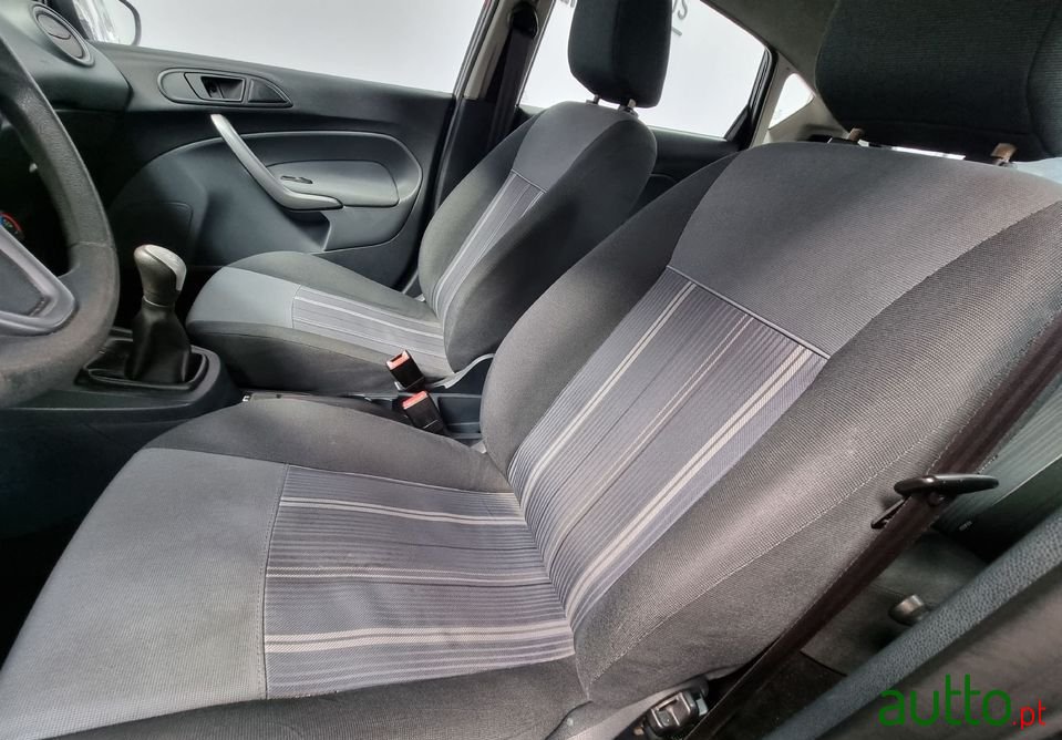 2009' Ford Fiesta photo #6