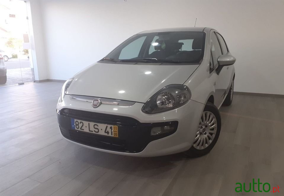 2011' Fiat Punto photo #1