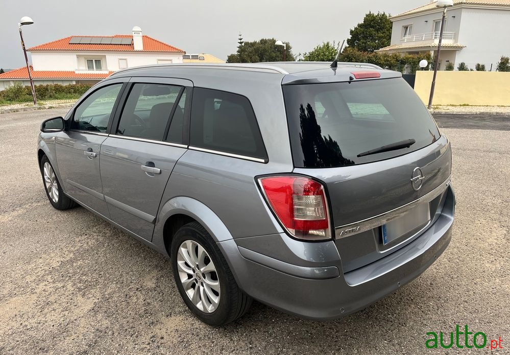 2009' Opel Astra Caravan photo #5