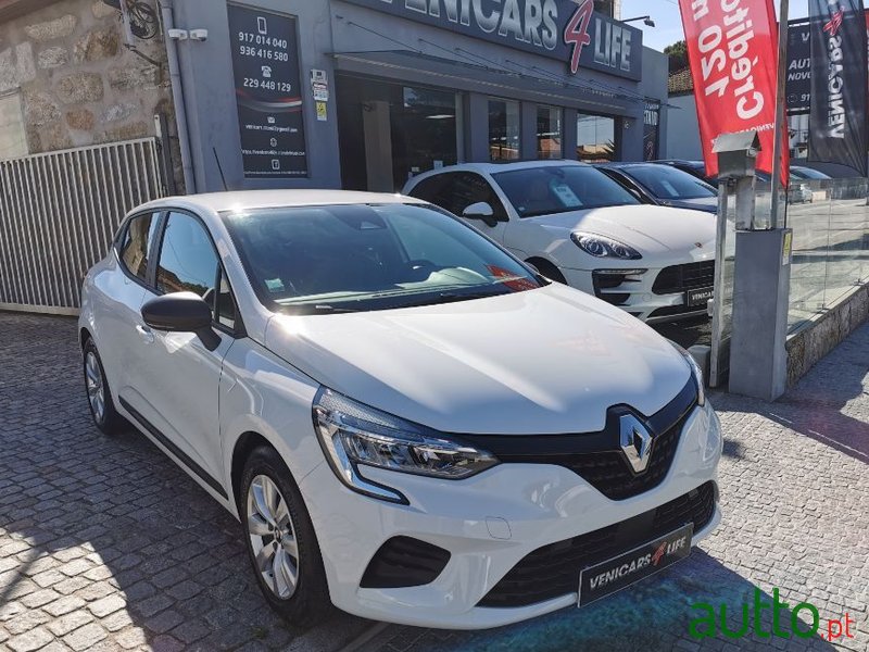 2020' Renault Clio photo #1