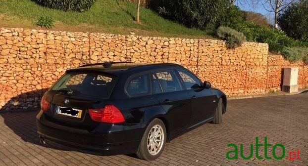 2011' BMW 320 D Touring Navigation photo #1